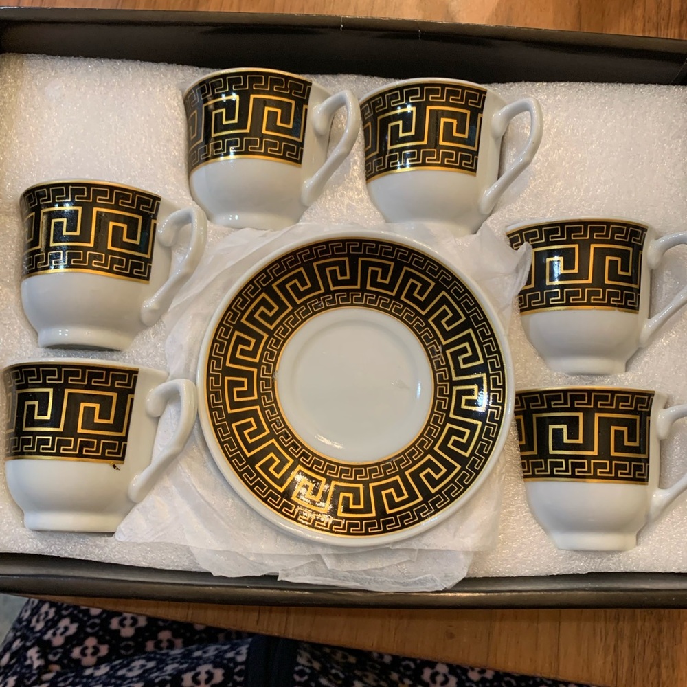 12 PCS  Cups and Saucers Full set